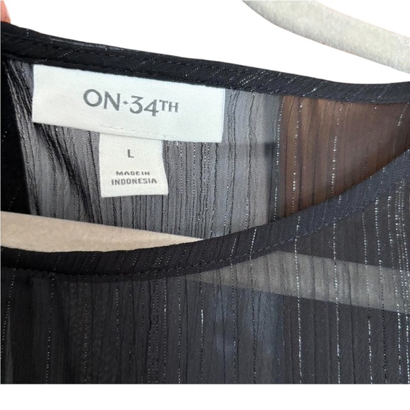 Macy’s On 34th Blouse - Picture 5 of 6